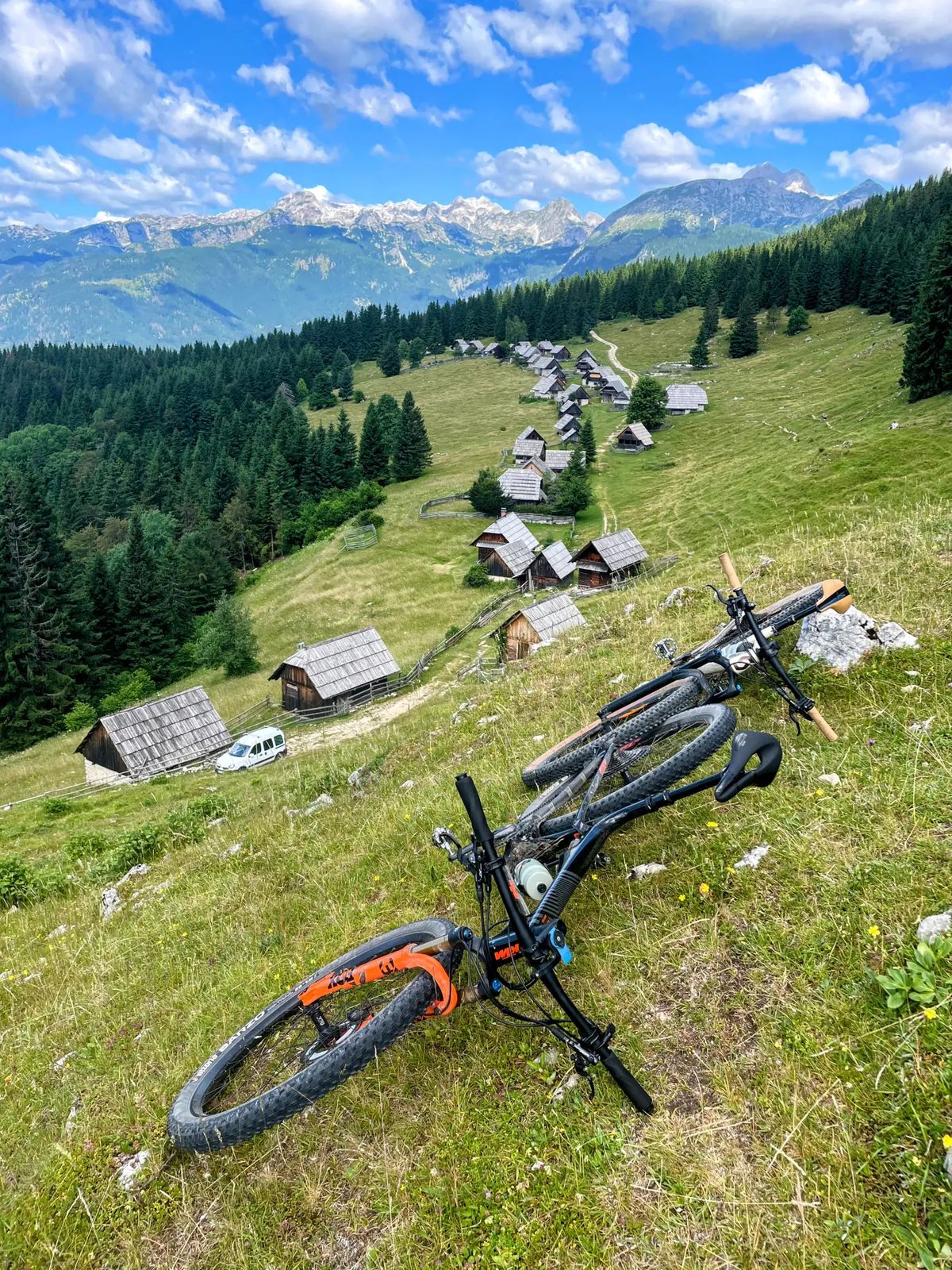 Uskovnica - planina Konjščica - planina Zajamniki